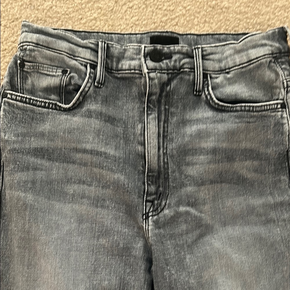 Mother Swooner zip jeans in Static wash - Picture 4 of 9